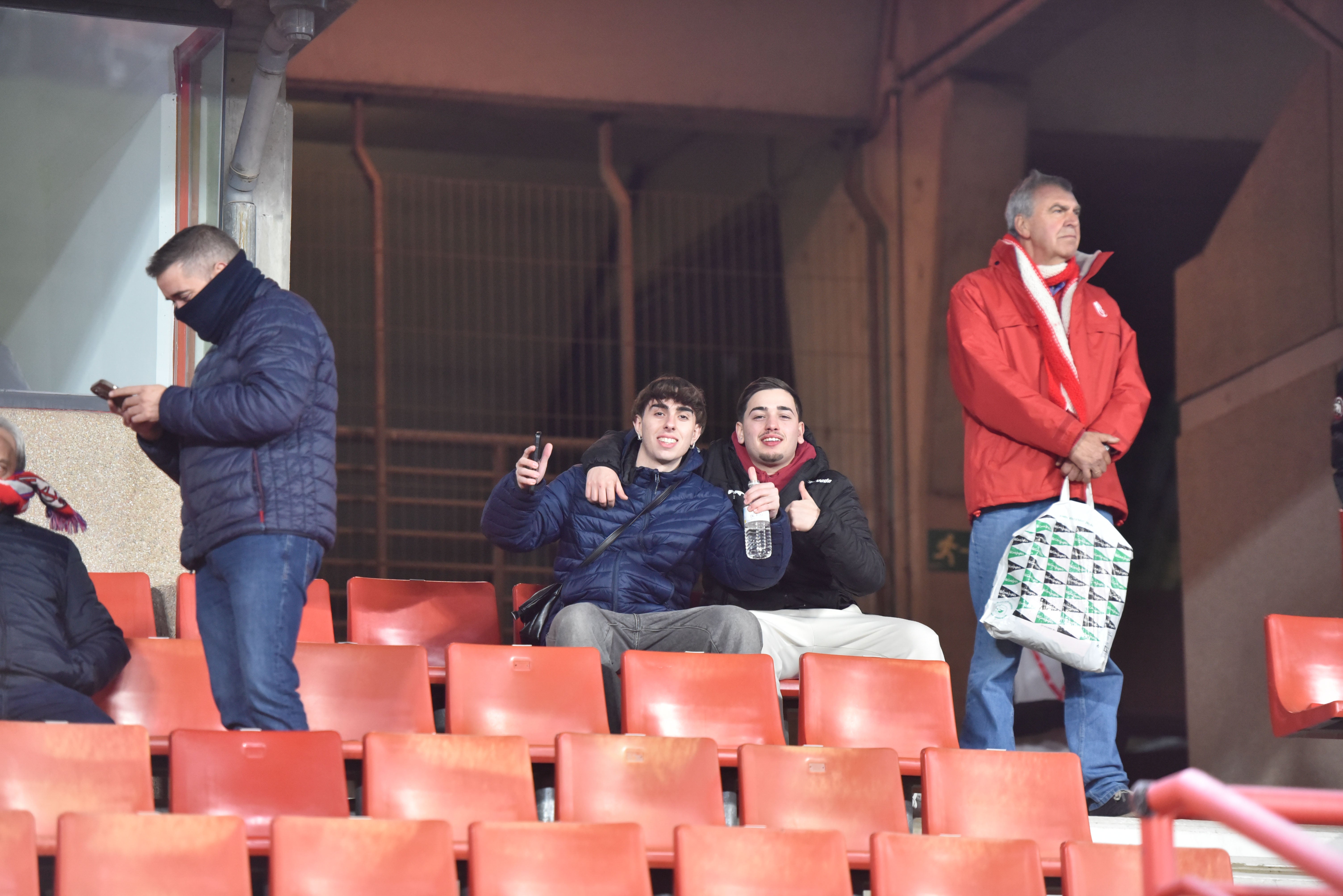 Búscate en la grada de Los Cármenes en el Granada-Córdoba