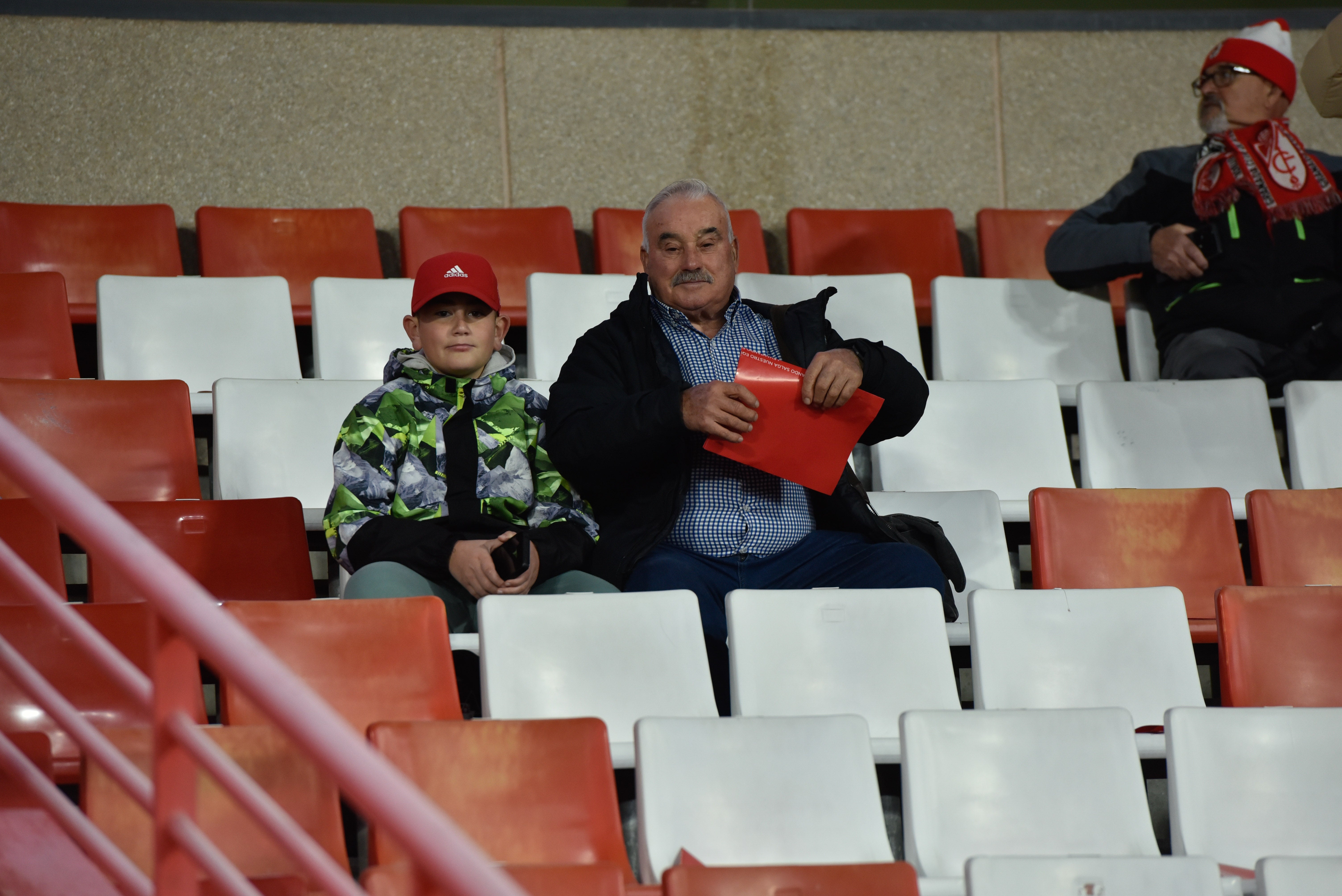 Búscate en la grada de Los Cármenes en el Granada-Córdoba