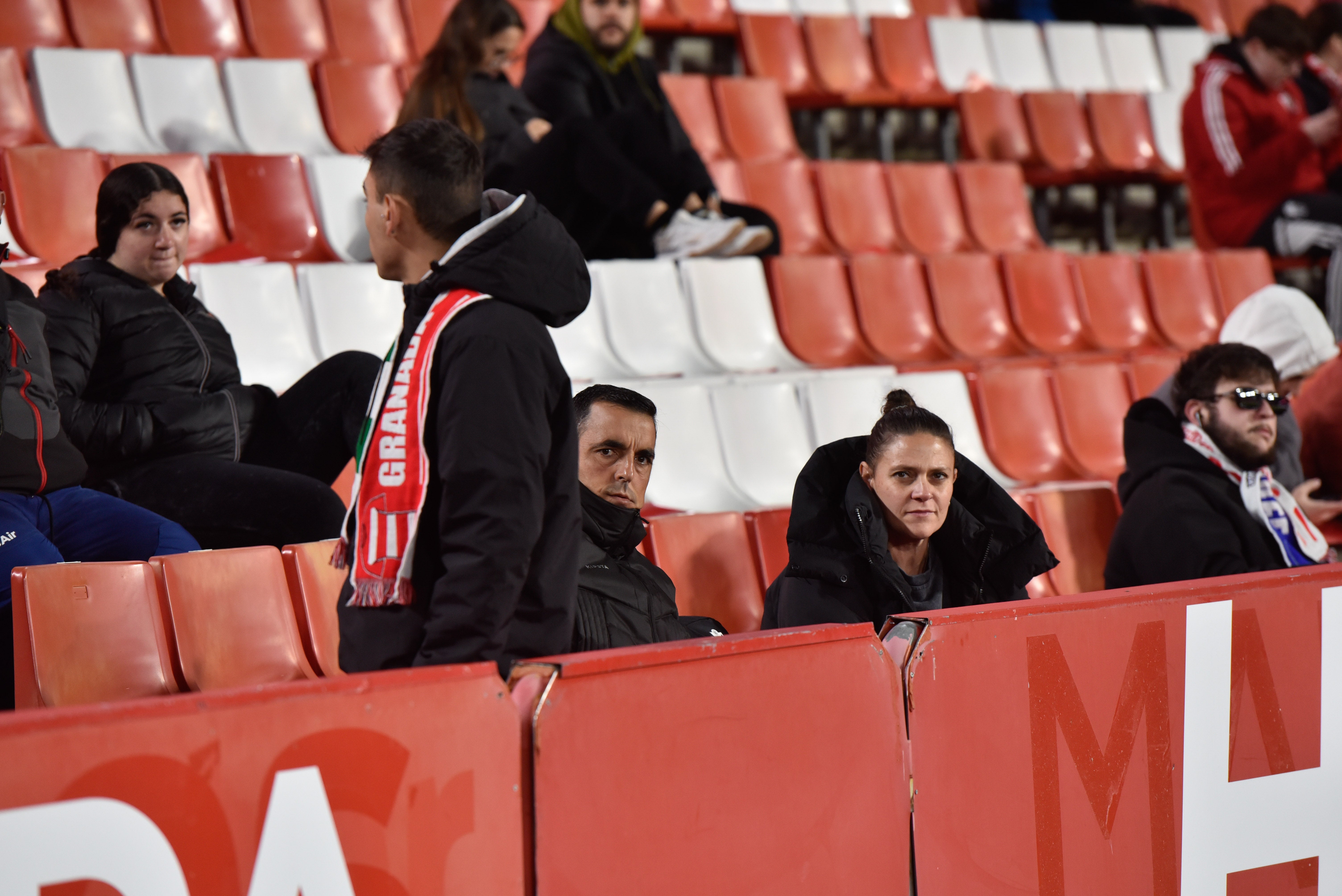 Búscate en la grada de Los Cármenes en el Granada-Córdoba