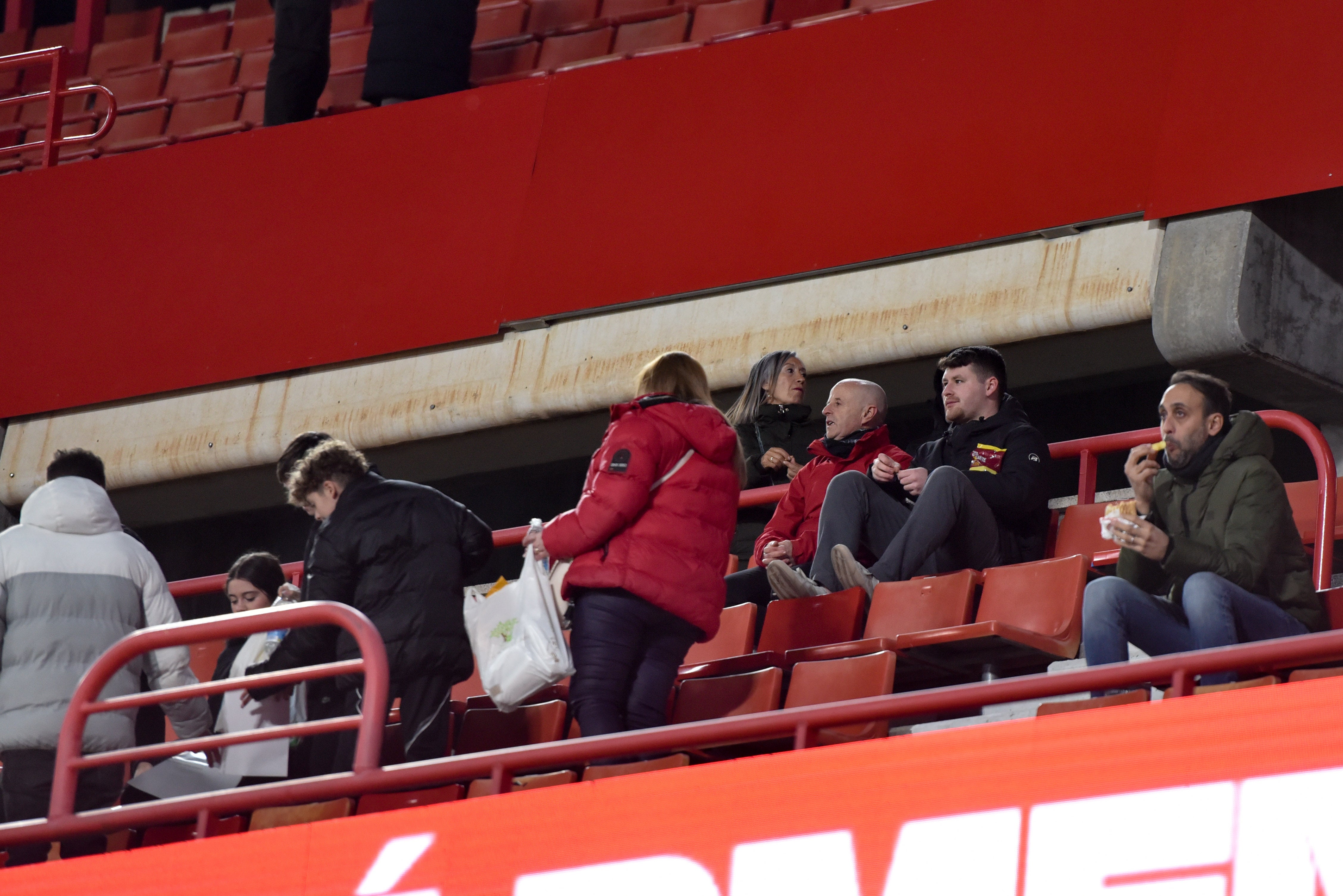 Búscate en la grada de Los Cármenes en el Granada-Córdoba