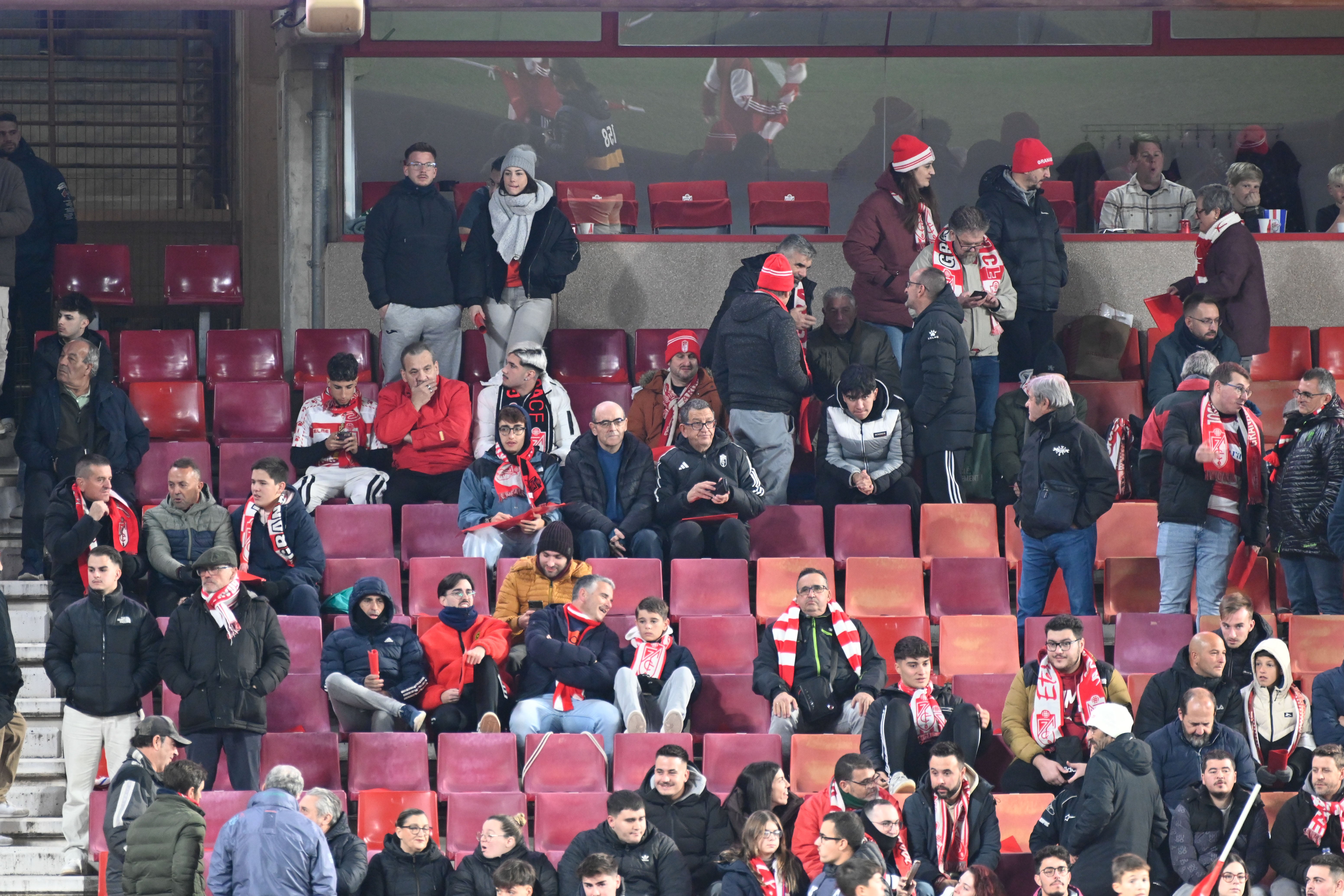 Búscate en la grada de Los Cármenes en el Granada-Córdoba