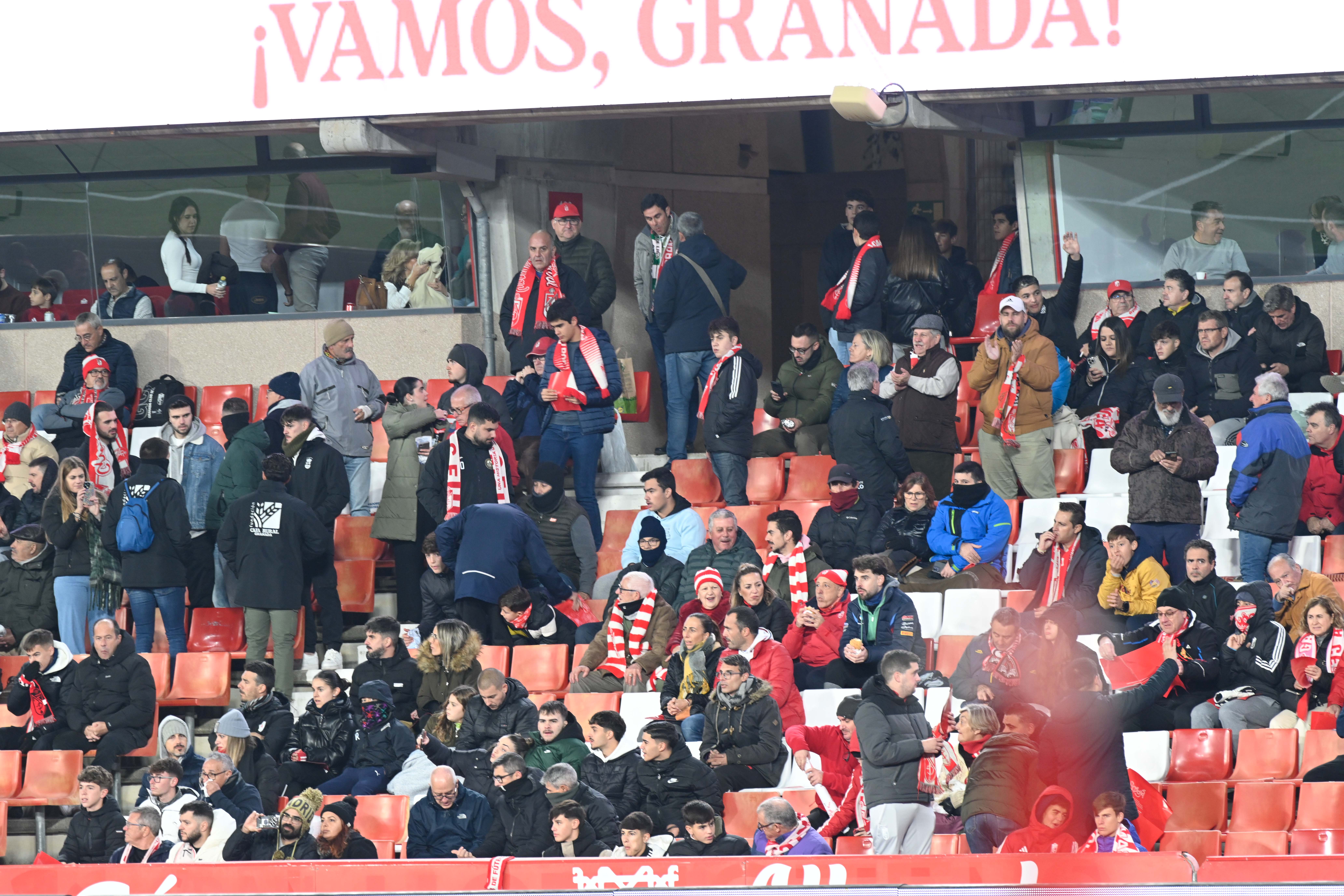 Búscate en la grada de Los Cármenes en el Granada-Córdoba