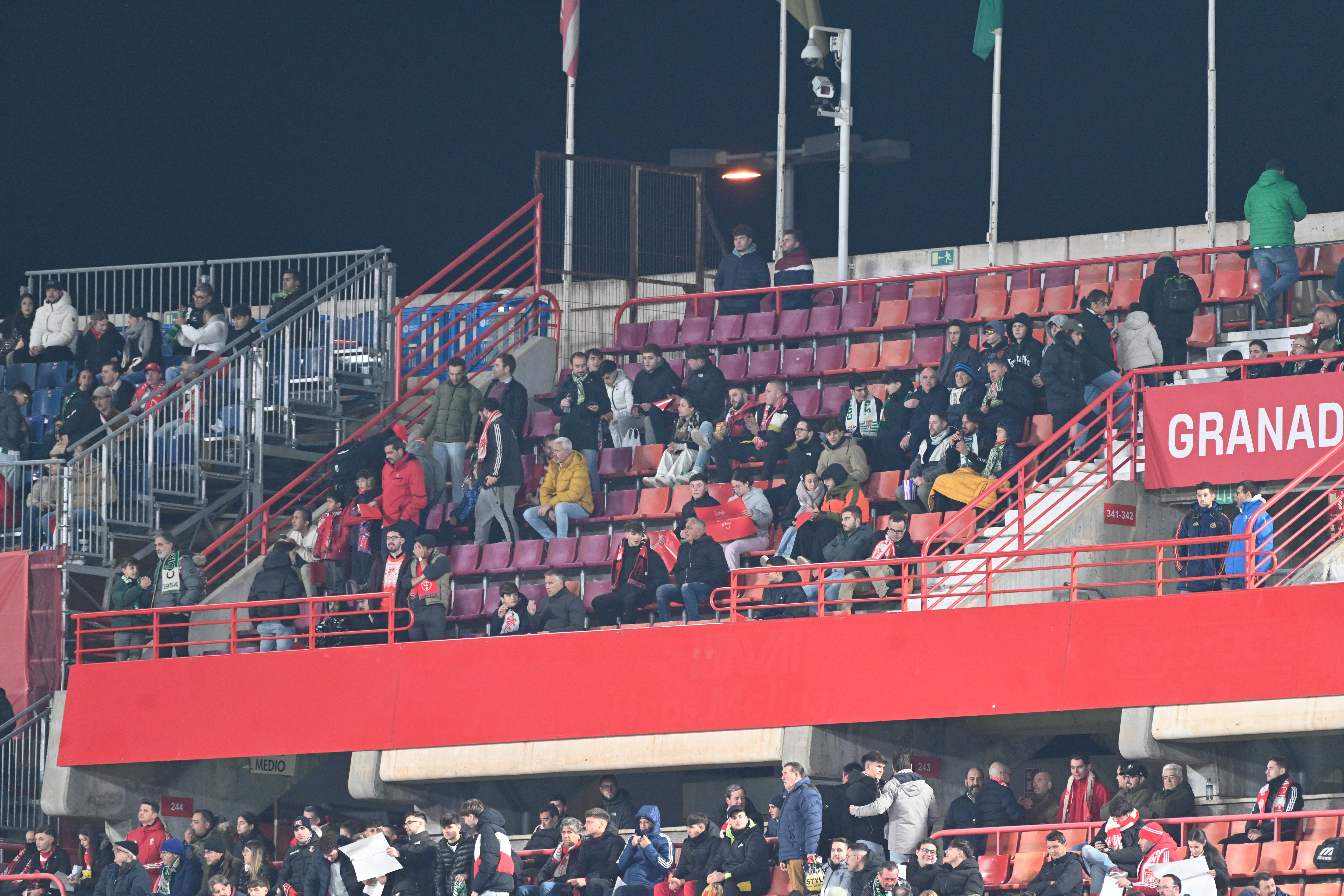 Búscate en la grada de Los Cármenes en el Granada-Córdoba