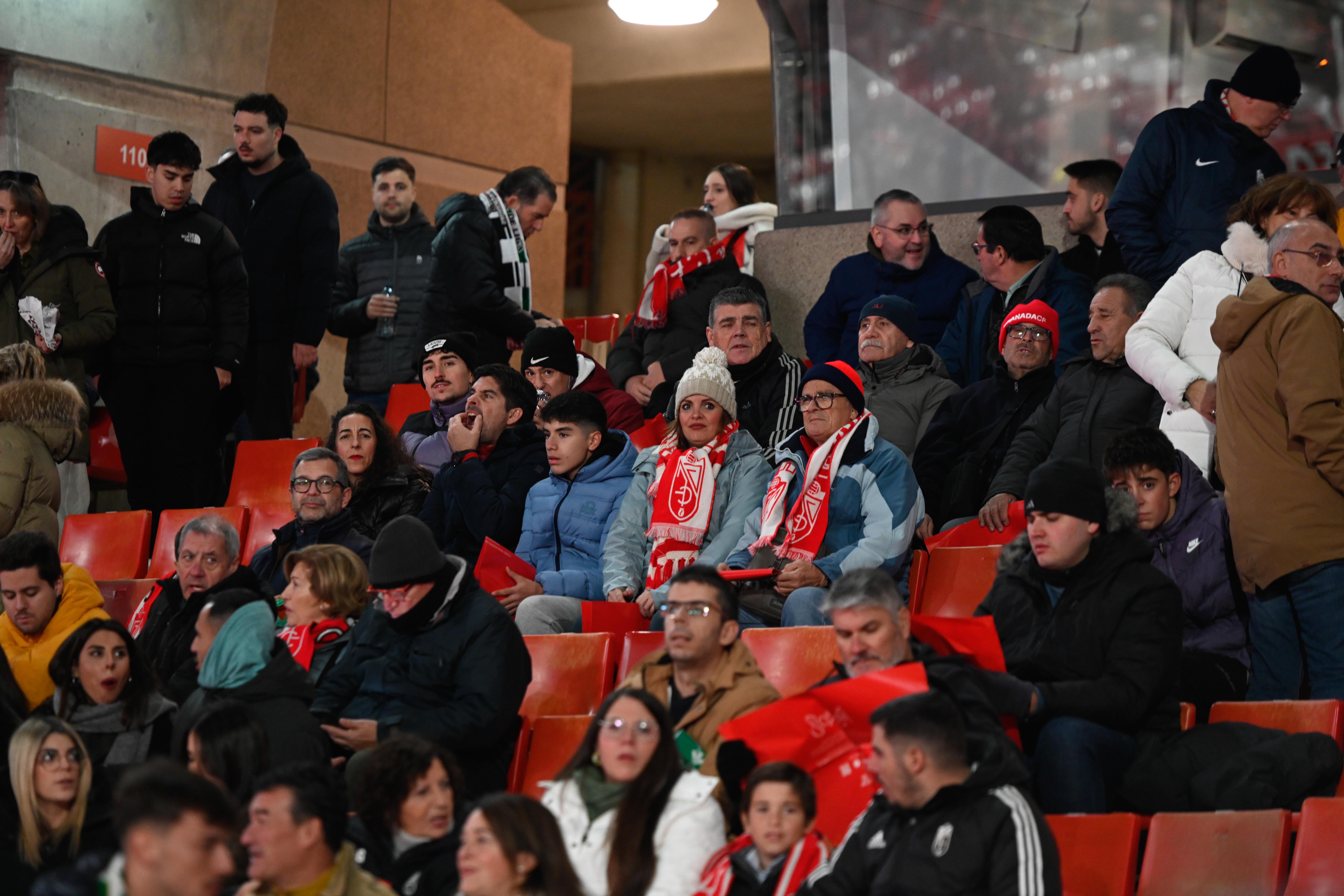 Búscate en la grada de Los Cármenes en el Granada-Córdoba