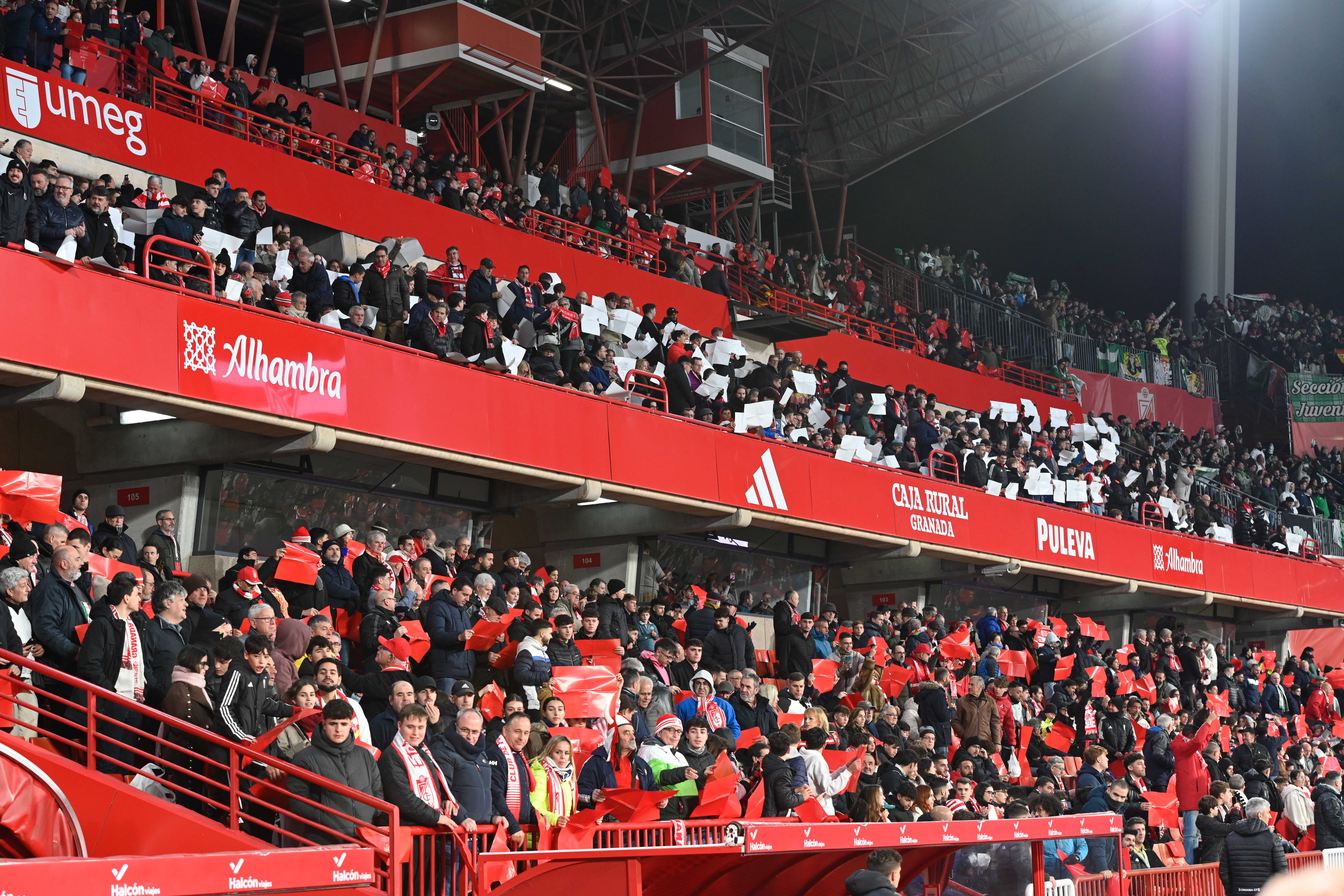 Búscate en la grada de Los Cármenes en el Granada-Córdoba