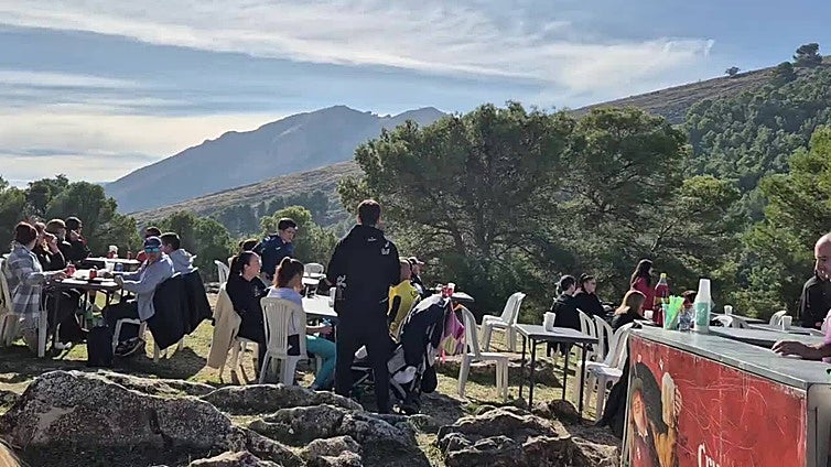 La romería de Santa Catalina llena el cerro de Jaén