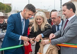 Del Pozo, Estrella y Cristóbal Pérez, entre otras autoridades, en la inauguración.