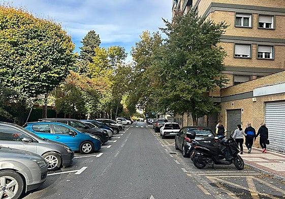 Aparcamientos en la calle Virgen del Rocío