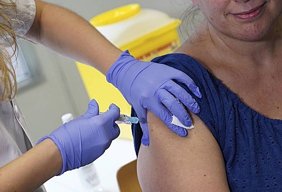 Millón y medio de andaluces ya se han vacunado frente a la gripe desde el comienzo de la campaña