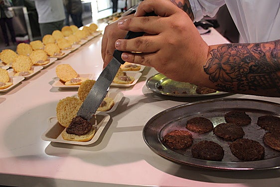 Almería pone toda la carne de toro en el asador