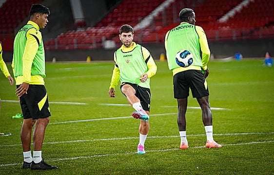 Embarba entrenando con la UD Almería
