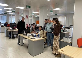 La delegada Ana Mata visita una de las oficinas del SAE en Jaén.