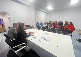 Reunión del Ayuntamiento con representantes de los centros educativos.