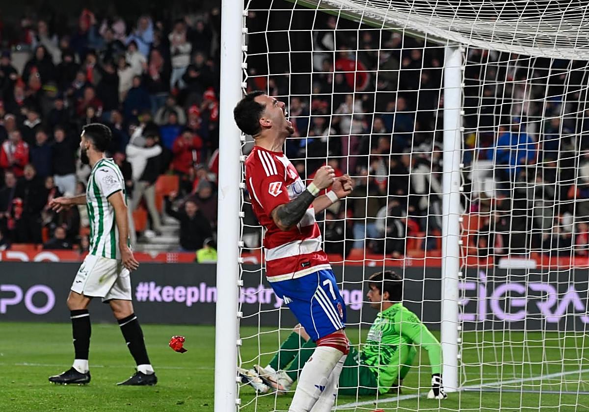 Sola lamenta una ocasión perdida durante el derbi con el Córdoba.