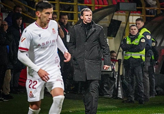 José Ángel 'Cuco' Ziganda atiende al partido.