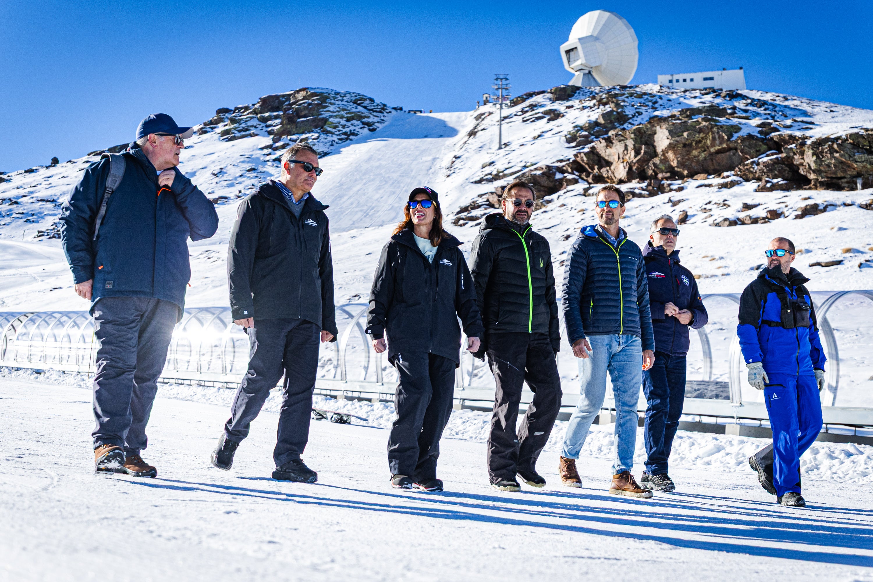 Blanco radiante: las imágenes del primer día de temporada en Sierra Nevada