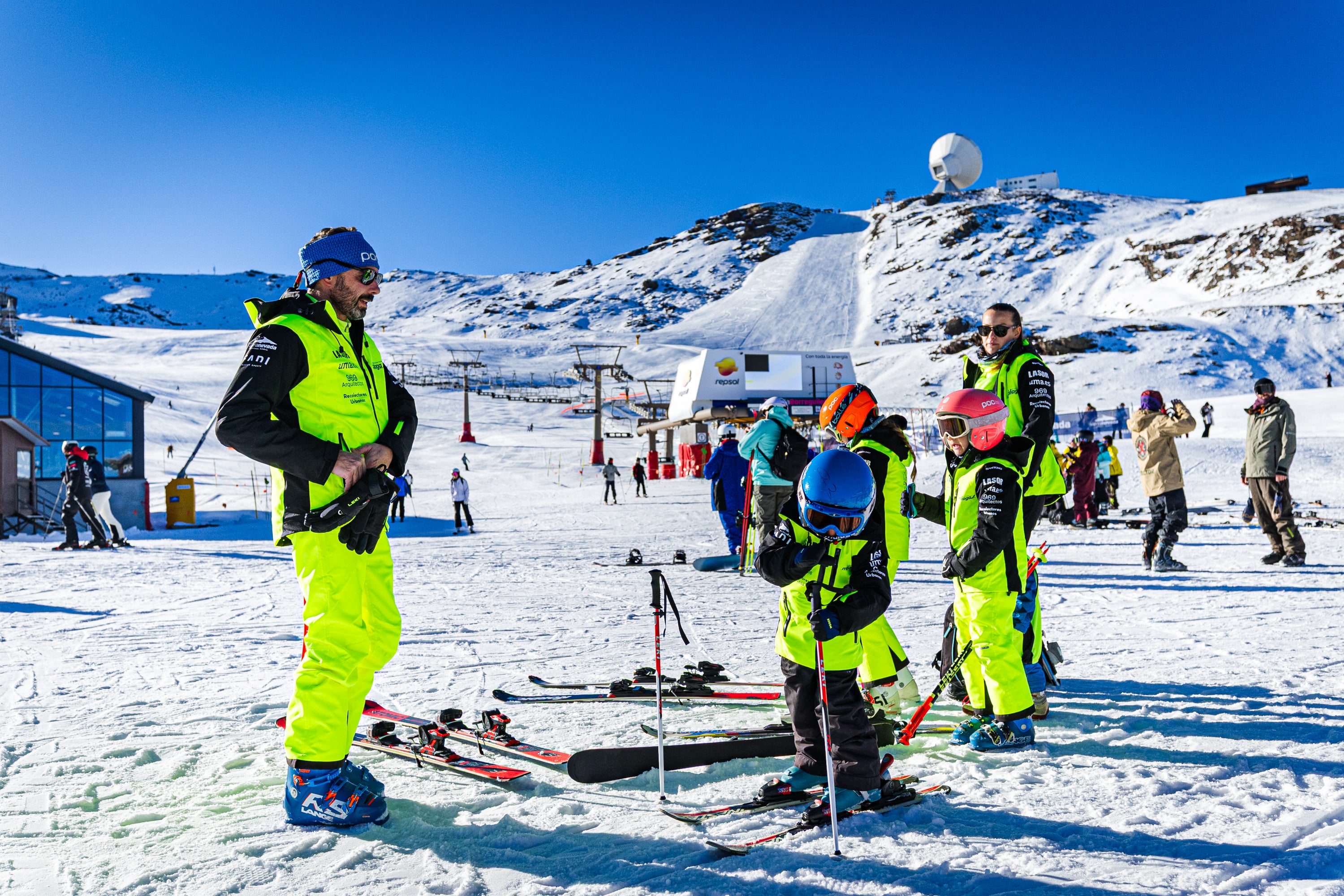 Blanco radiante: las imágenes del primer día de temporada en Sierra Nevada