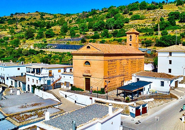 El casoplón en Granada con vistas panorámicas que se vende por solo 33.000 euros