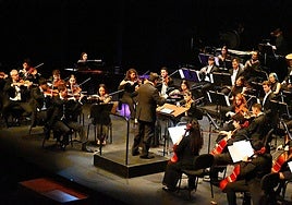 La Royal Film Concert Orchestra lleva al público una noche de cine con un concierto memorable en Roquetas