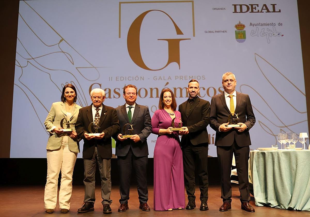 Foto de familia de los premiados, en la noche del lunes.