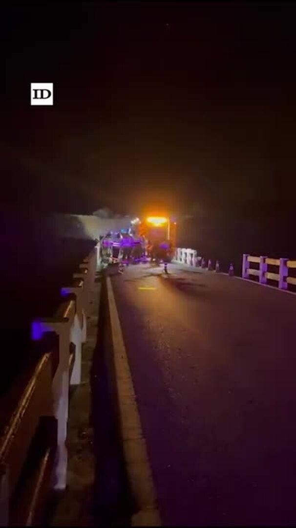 Un joven cae con su coche 30 metros desde un puente en Jerez del Marquesado