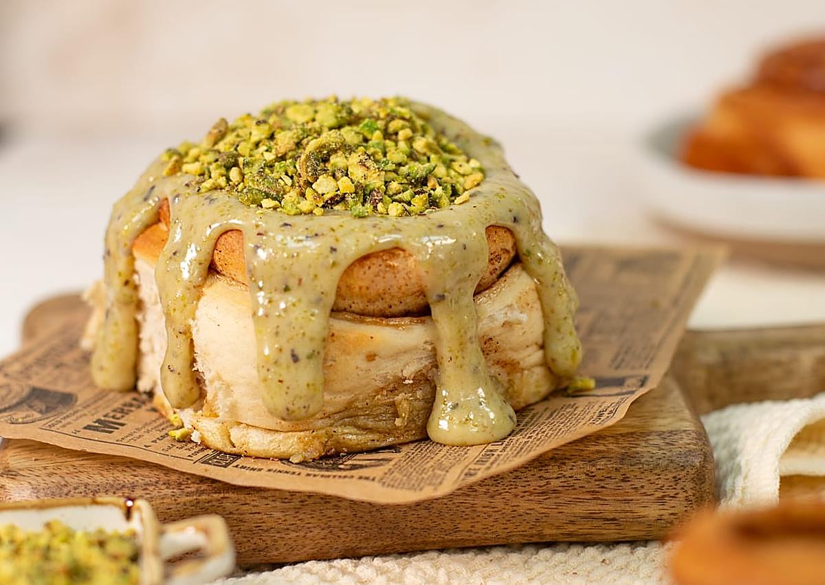 Imagen secundaria 1 - Los rollos de canela más virales llegan a Granada: «Vamos a regalar 300 rolls en la apertura»