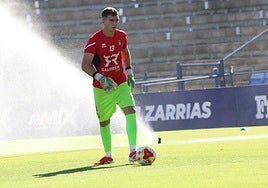 Fran Árbol calienta antes de un partido.