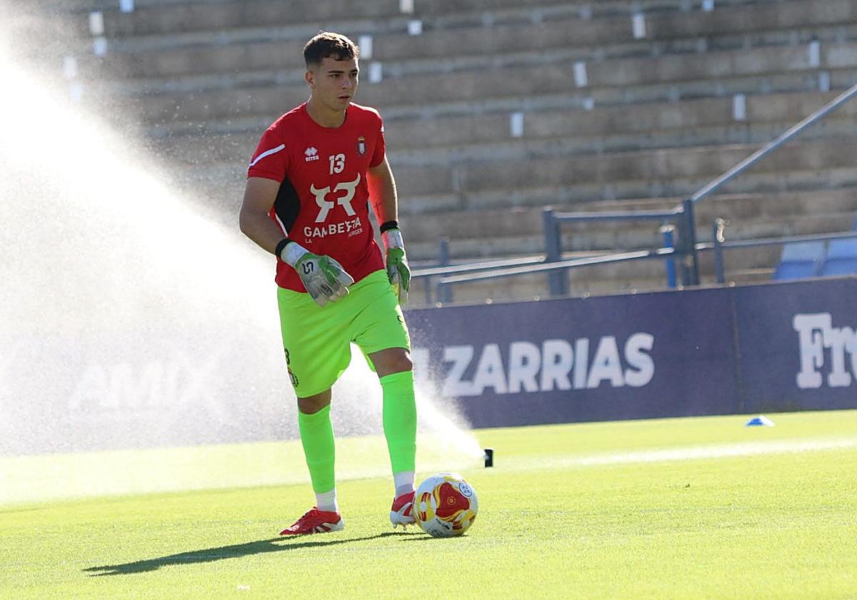 Fran Árbol calienta antes de un partido.