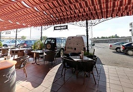 Entrada al restaurante en el que se produjeron los hechos.