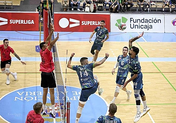 Fran Iribarne ataca por cuatro, una 'vía' recurrente que le dio muchos puntos el sábado.