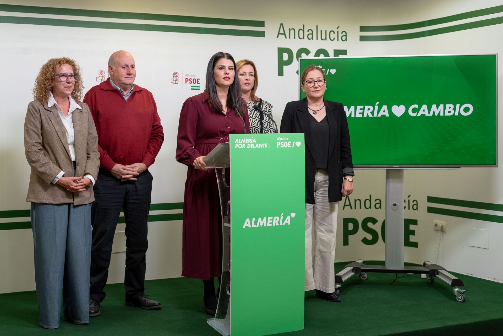 Diputados del PSOE de Almería, en la sede del partido.
