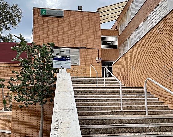 Entrada de la Escuela Oficial de Idiomas de Almería capital.