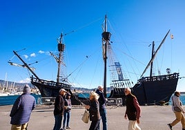 La Nao Victoria atracada en el puerto de Motril.