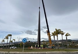 El obelisco de Motril en su nueva ubicación.