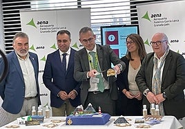 Imagen de la inauguración del vuelo, con la presencia de África Colomo.