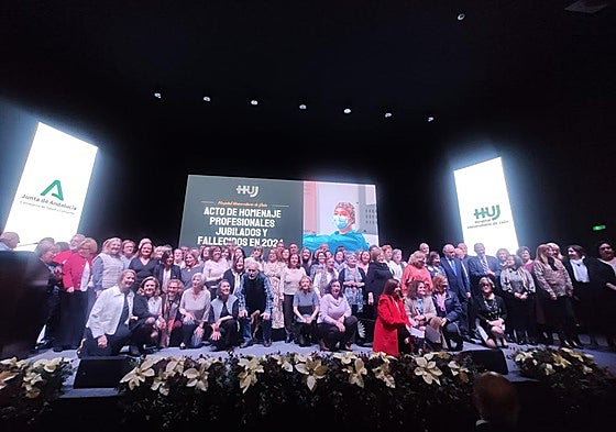 Foto de familia de los asistentes en Ifeja.
