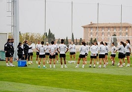El Granada femenino, durante un entrenamiento.