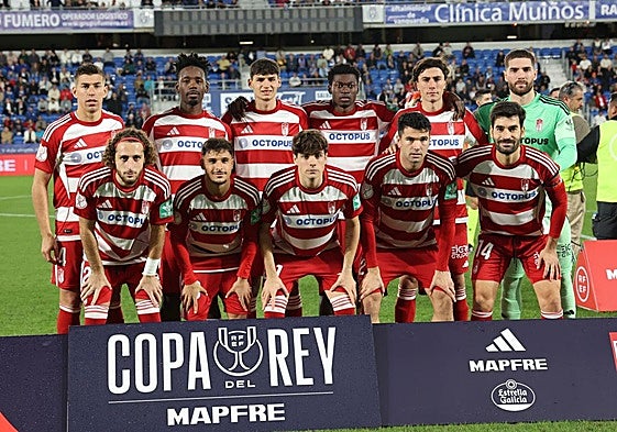 El once inicial del Granada en Tenerife.