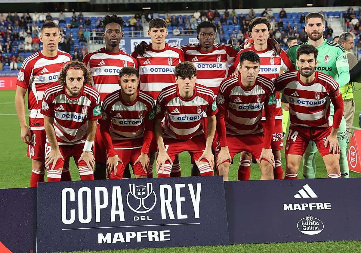 El once inicial del Granada en Tenerife.