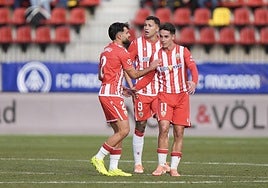 Arnau Puigmal felicita a Sergio Arribas en presencia de Thalys