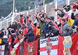 Aficionados del Almería en el campo del Andorra