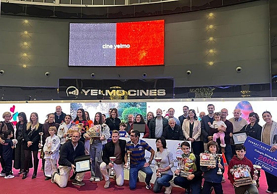 Entrega de la recaudación en el Centro Comercial Torrecárdenas.