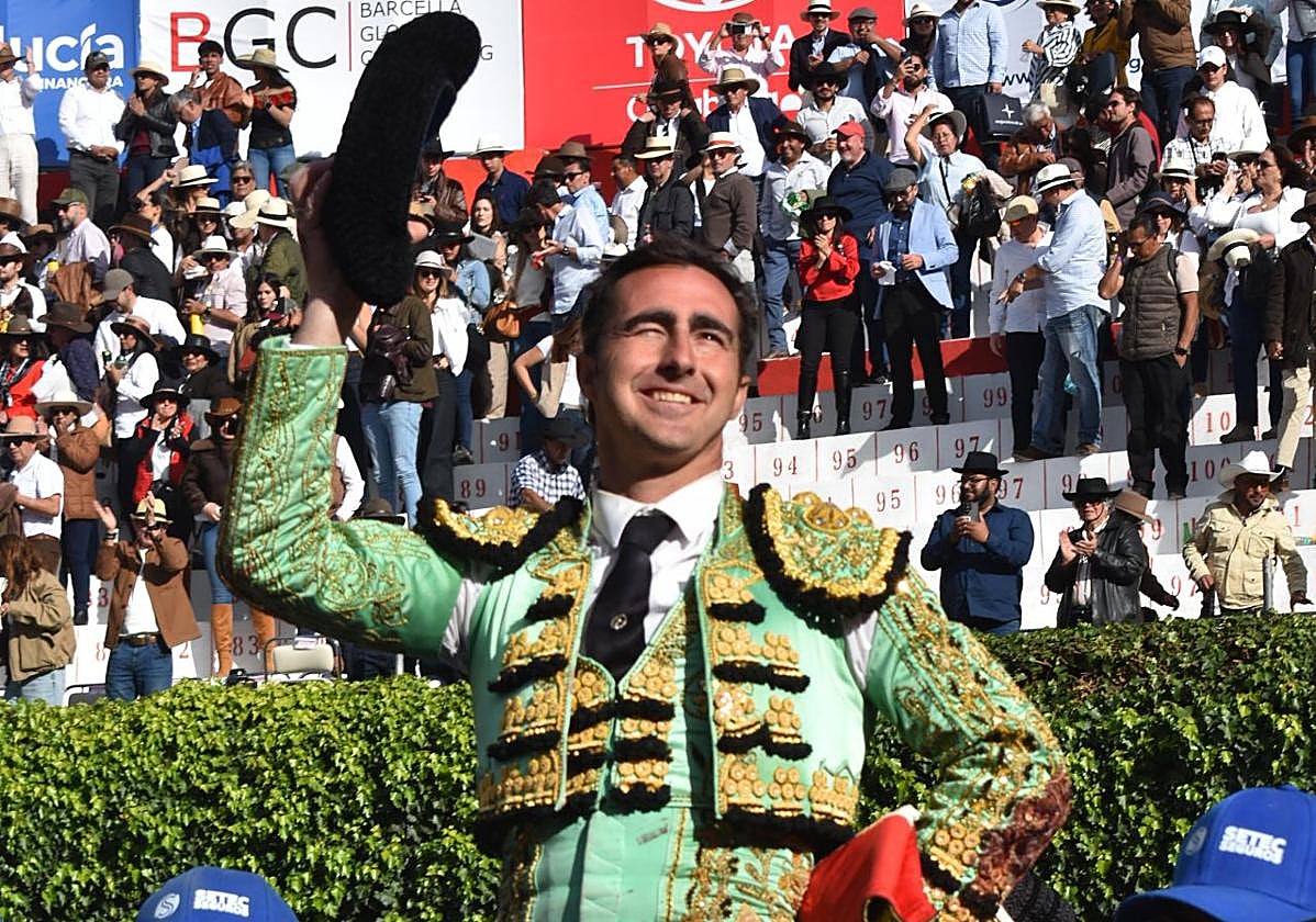 Salida a hombros de El Fandi en Machachi.