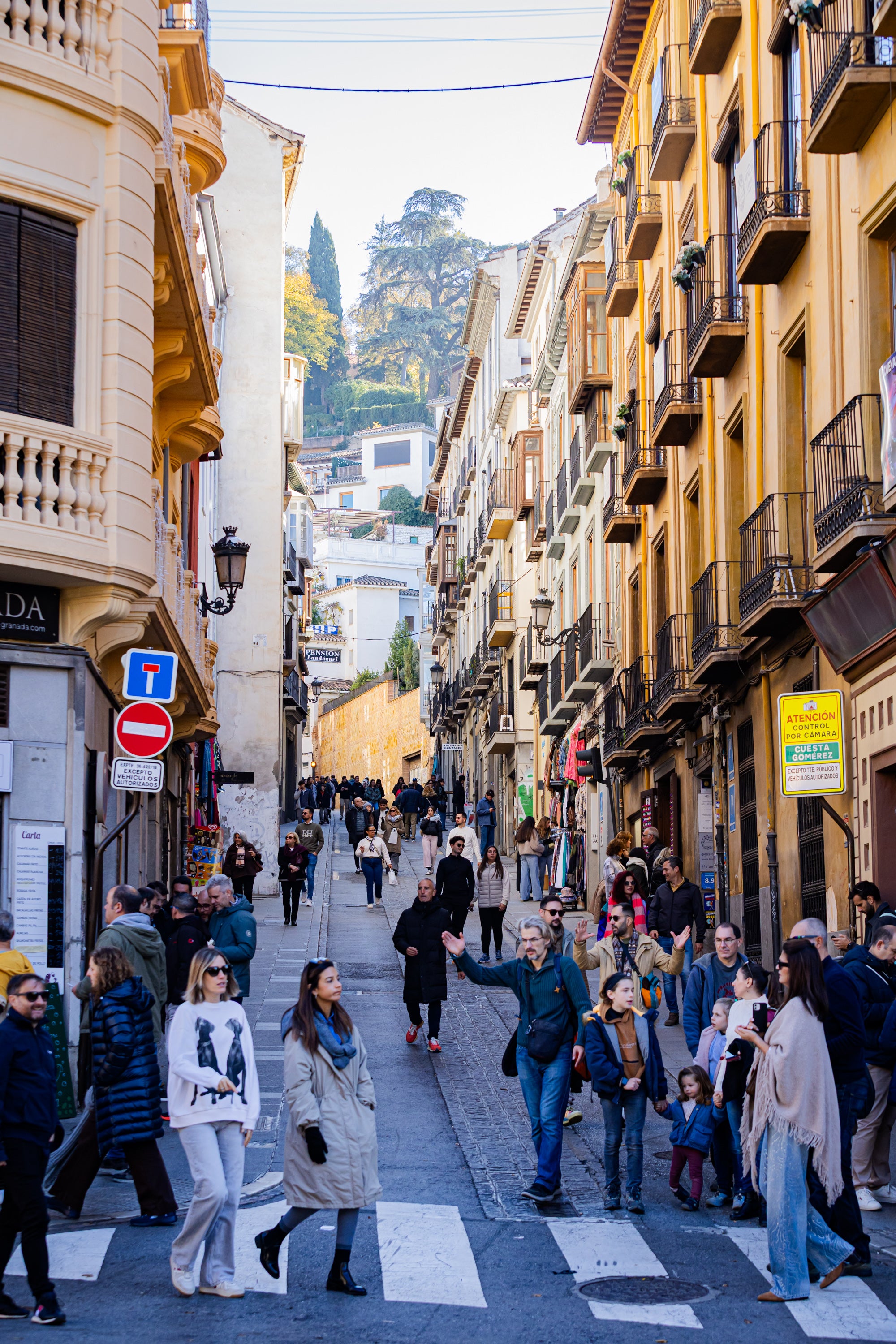 Ambientazo en las calles de Granada