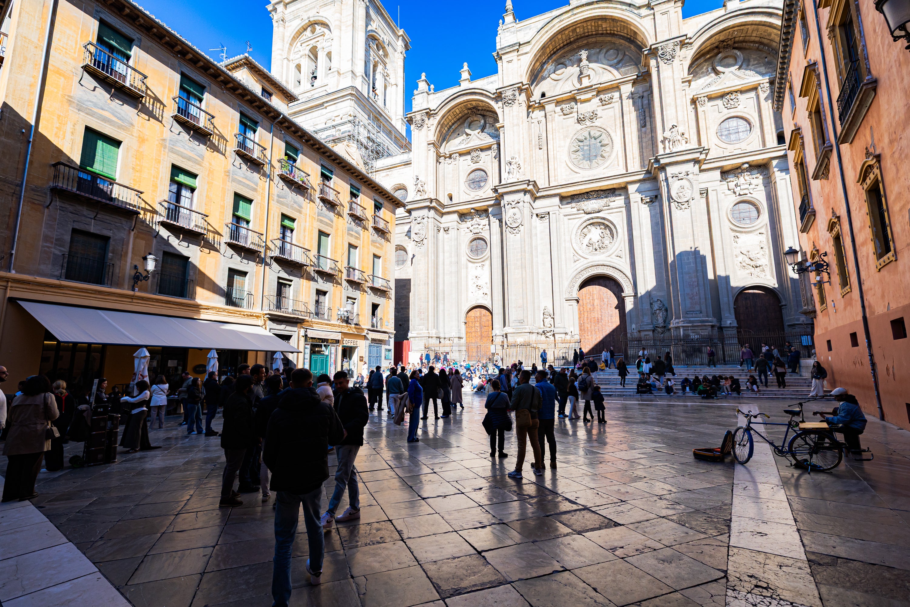 Ambientazo en las calles de Granada