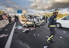 Imagen de archivo de un accidente en la GR-30, circunvalción de Granada, a la altura de la salida de la Chana.