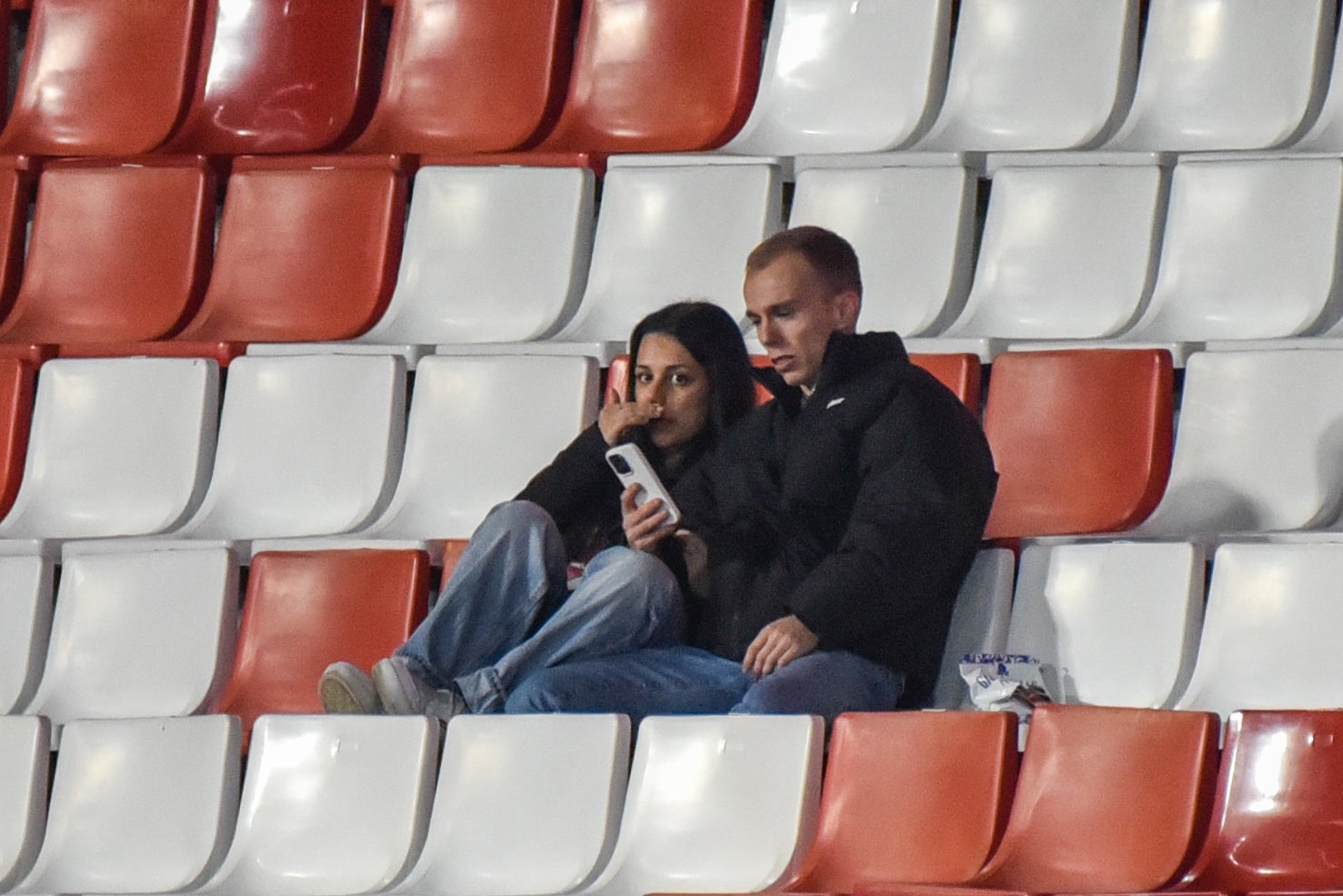 Encuéntrate en la grada del Granada-Ceuta