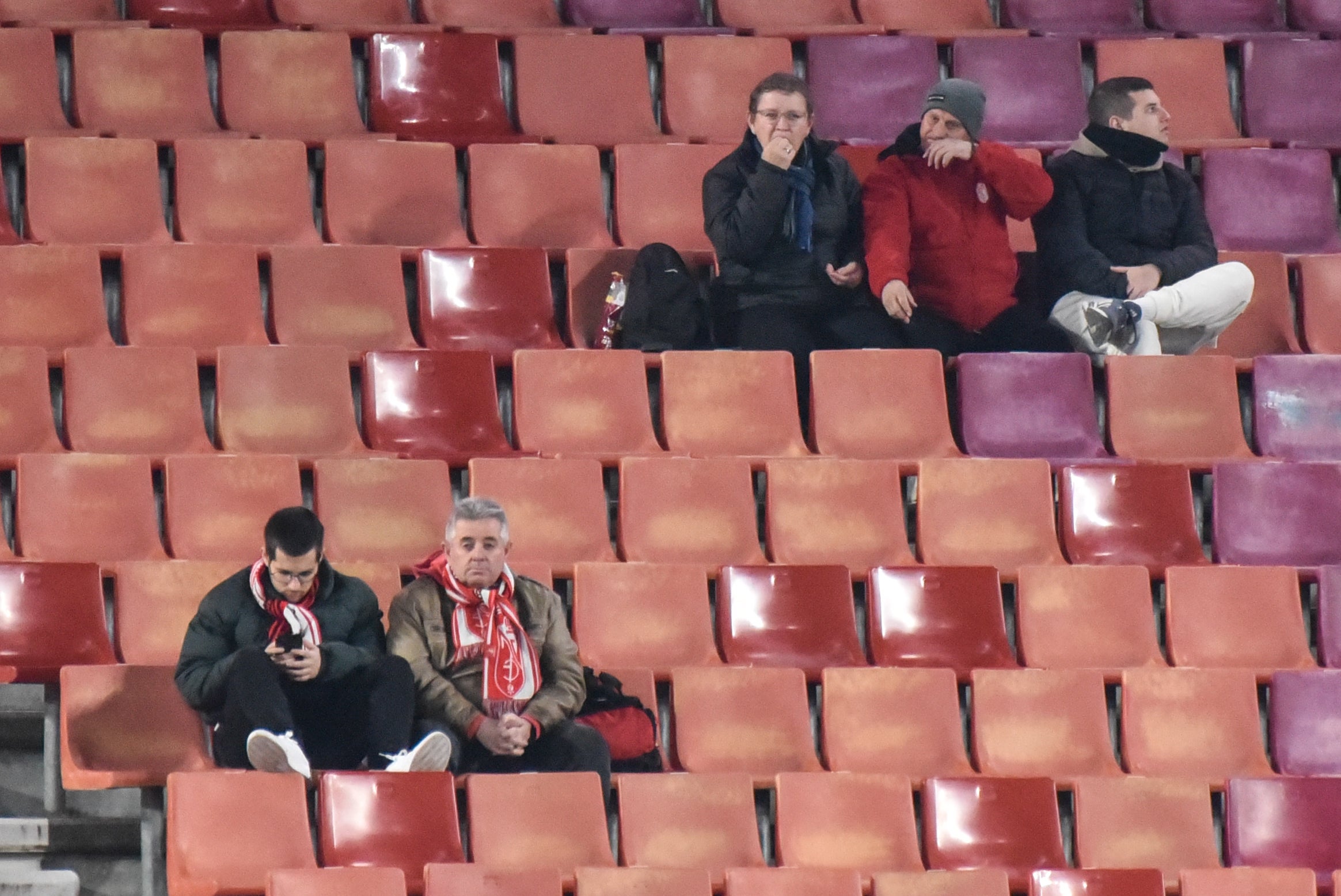 Encuéntrate en la grada del Granada-Ceuta