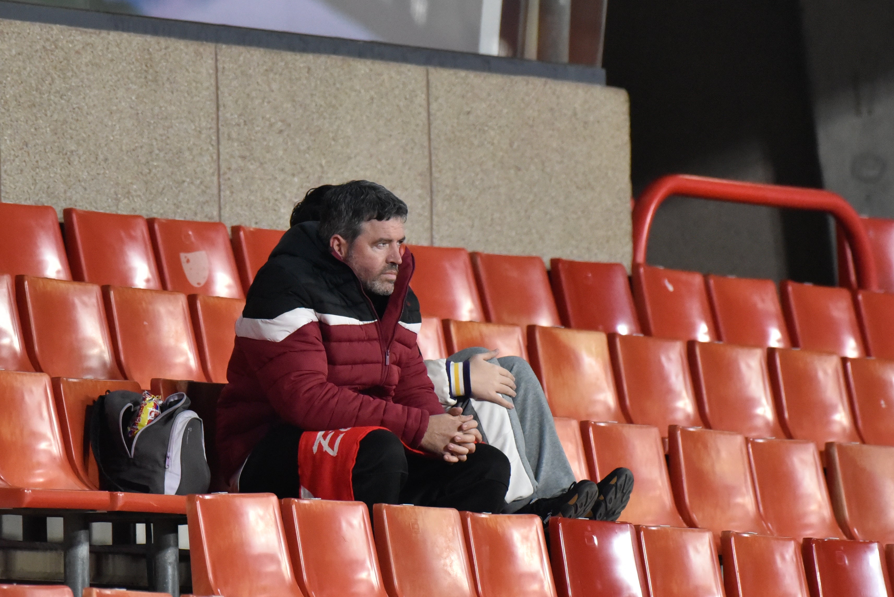 Encuéntrate en la grada del Granada-Ceuta