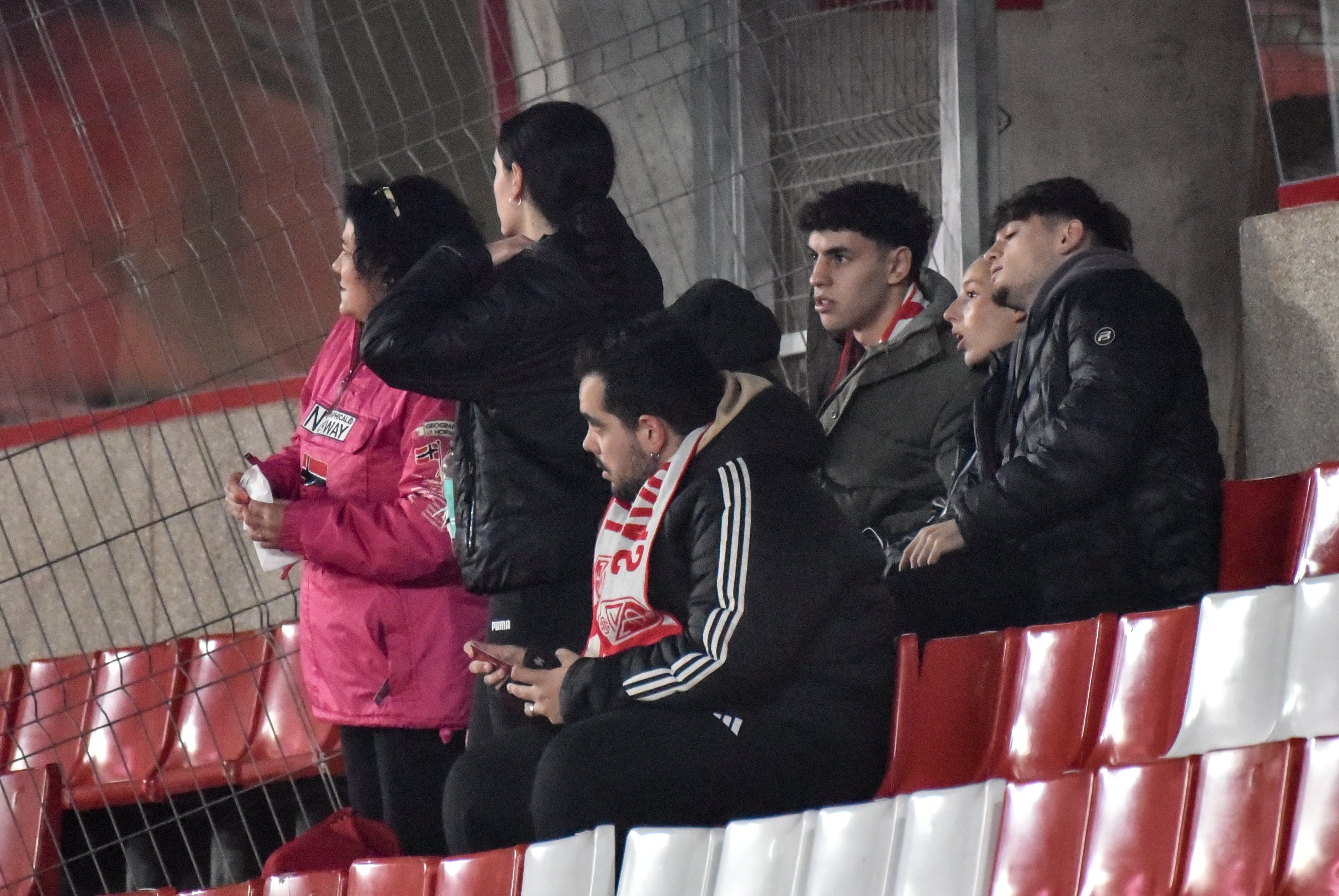 Encuéntrate en la grada del Granada-Ceuta